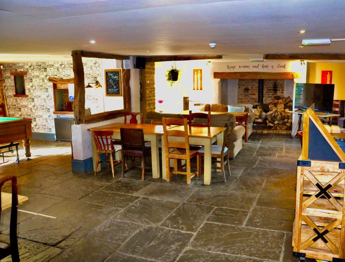 The Hollybush Inn And B&B Priors Marston Exterior foto