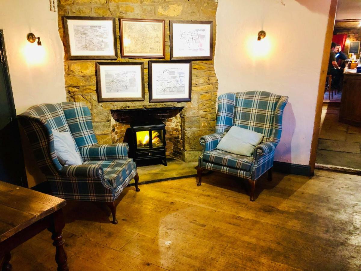 The Hollybush Inn And B&B Priors Marston Exterior foto